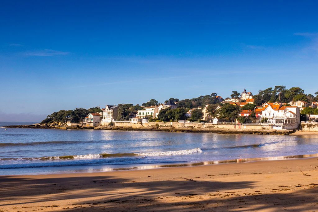 The villas on Bureau beach in Saint-Palais-sur-Mer