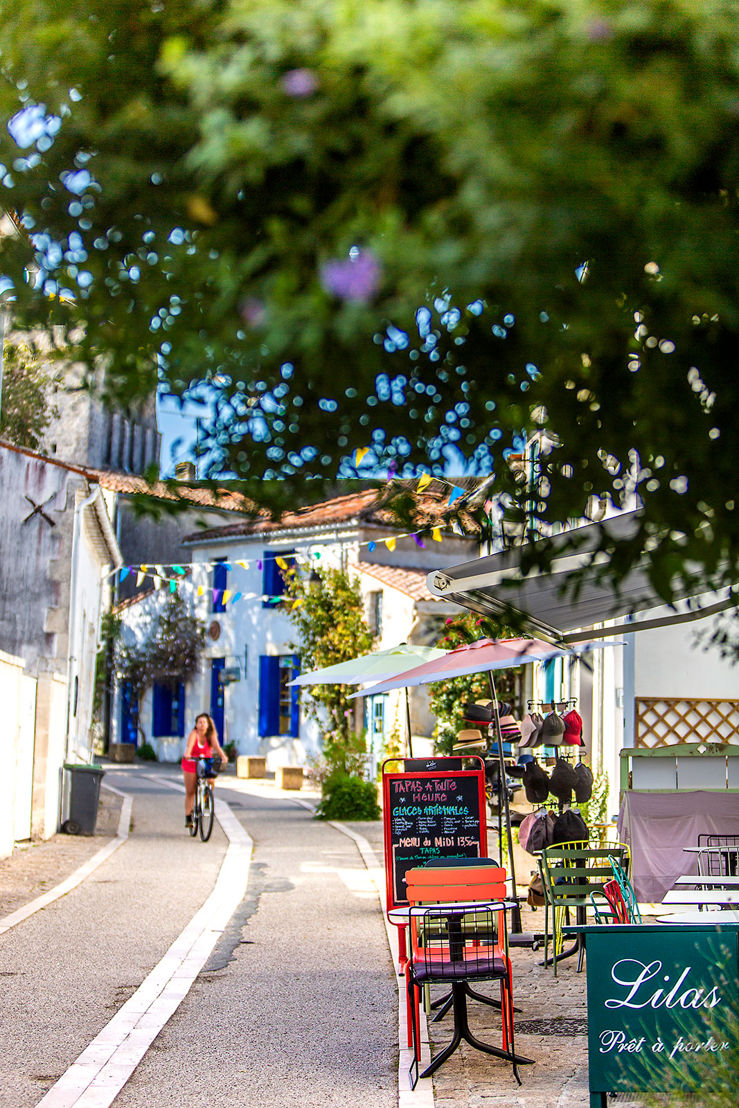 Main street of Mornac-sur-Seudre