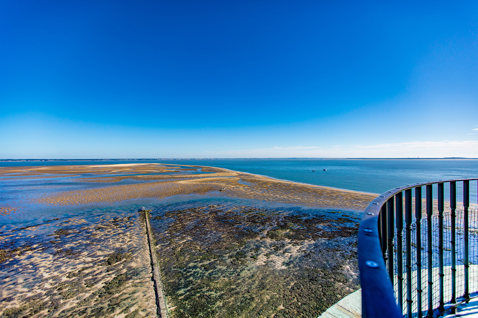 panoramic-view-lighthouse-cordouan