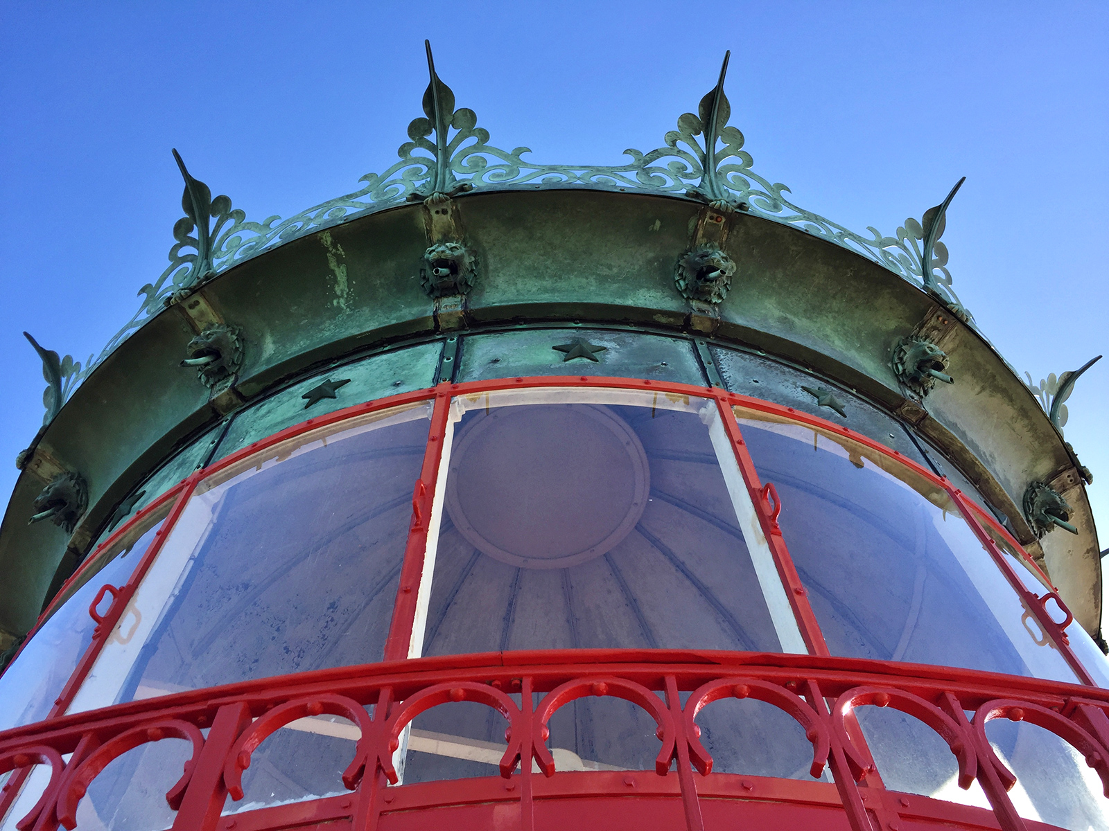 details-dome-lighthouse-coubre