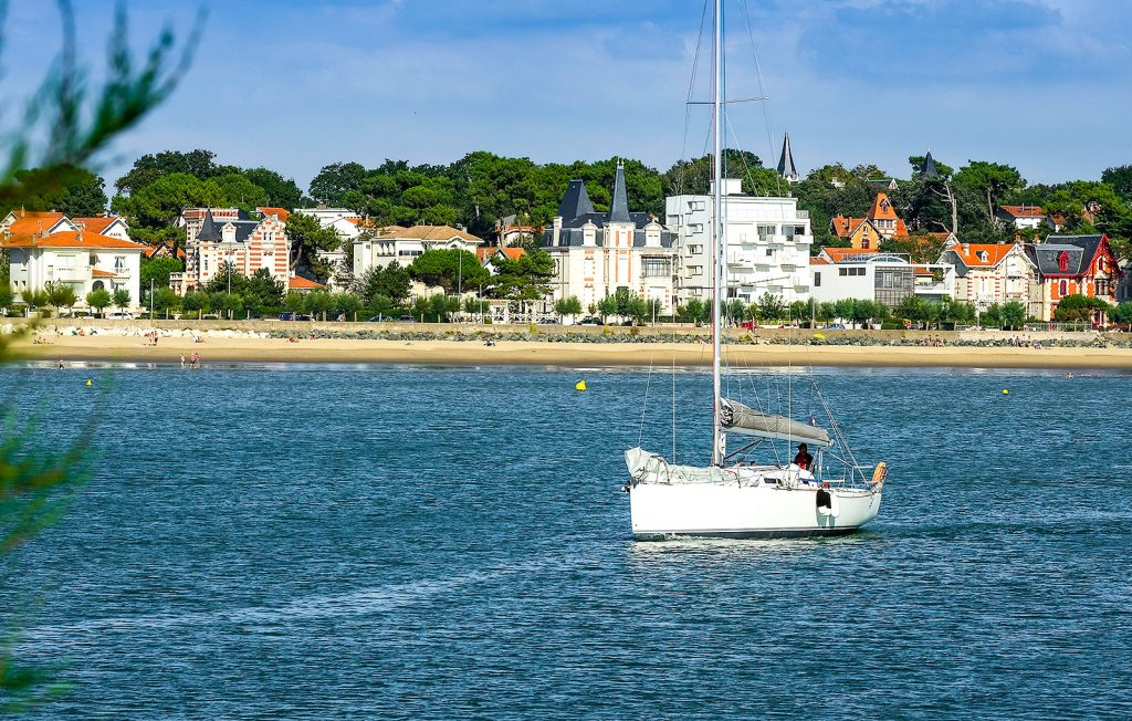 Belle-Epoque-Architektur an der Strandpromenade von Royan