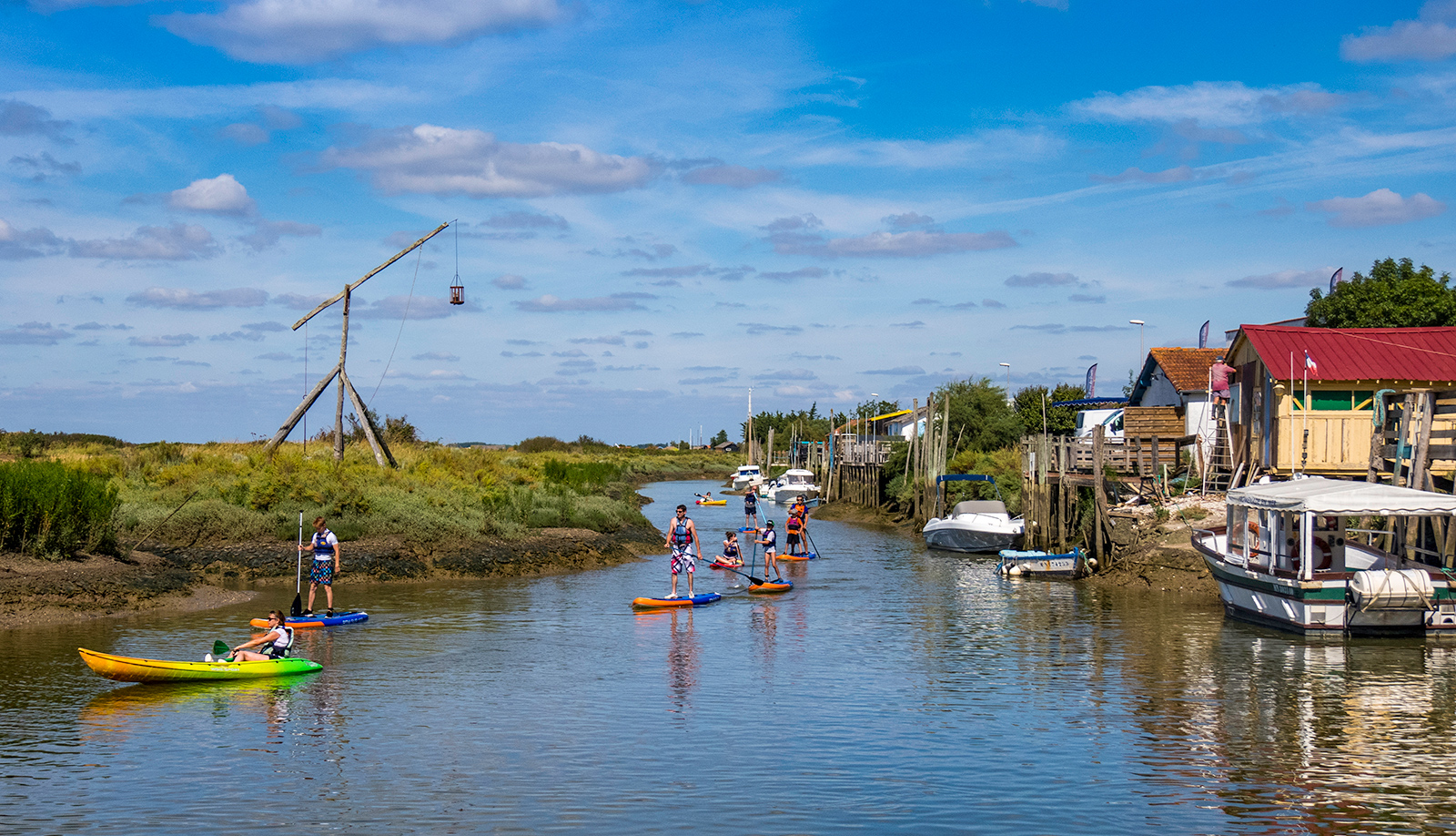 Wassersport - Paddeln und Kajaks im Hafen von Mornac-sur-Seudre