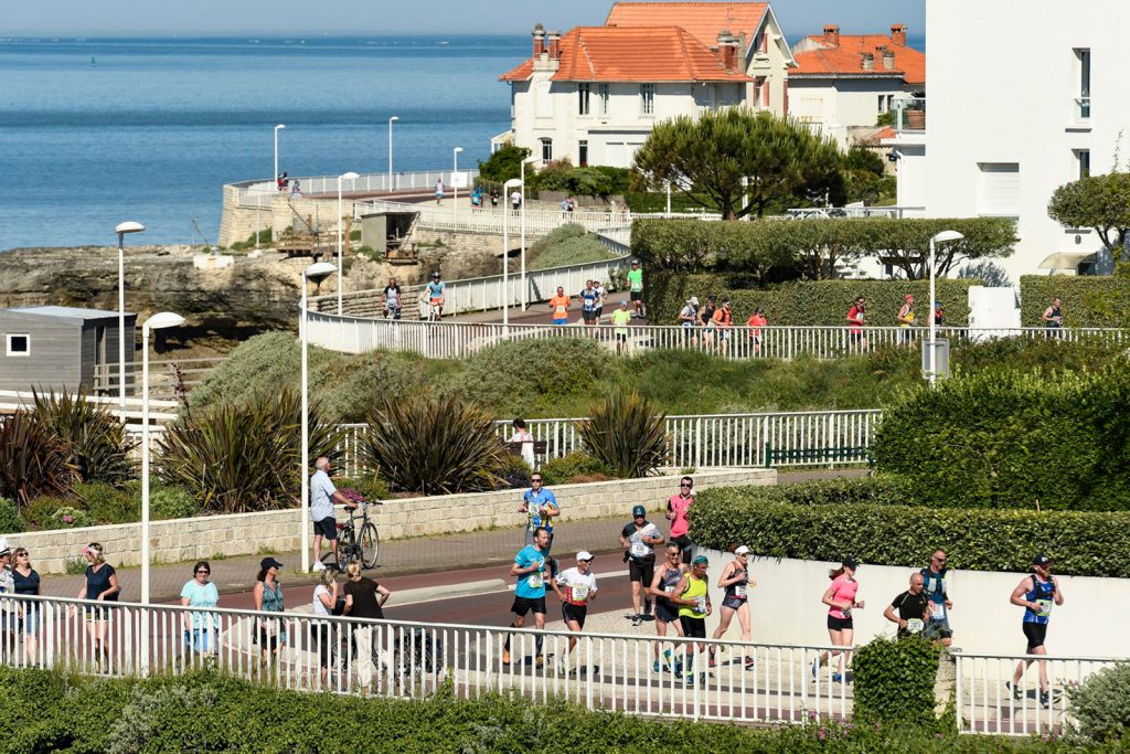 Strecke mit Meerblick beim Royan-Marathon