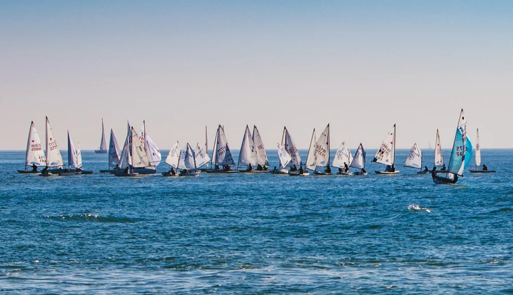 Navigation des régates à Royan