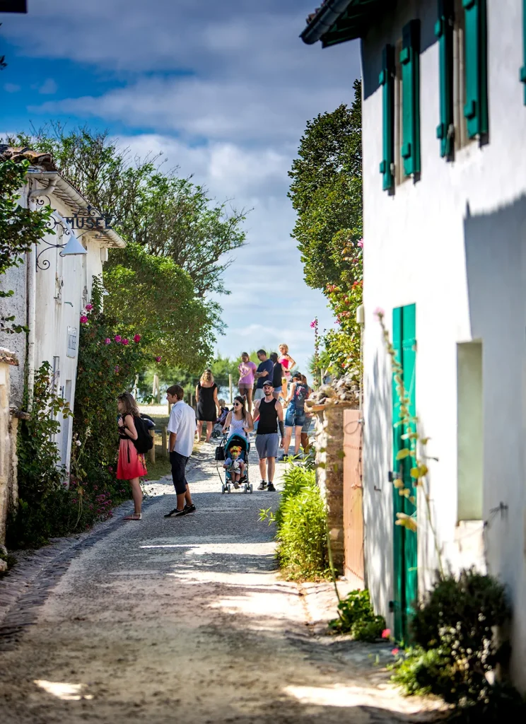 Visite du village de Talmont en famille