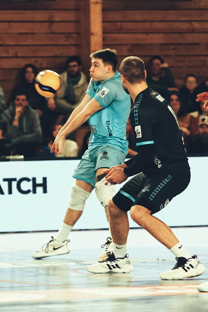 Julien Pasquier en plein match de volley