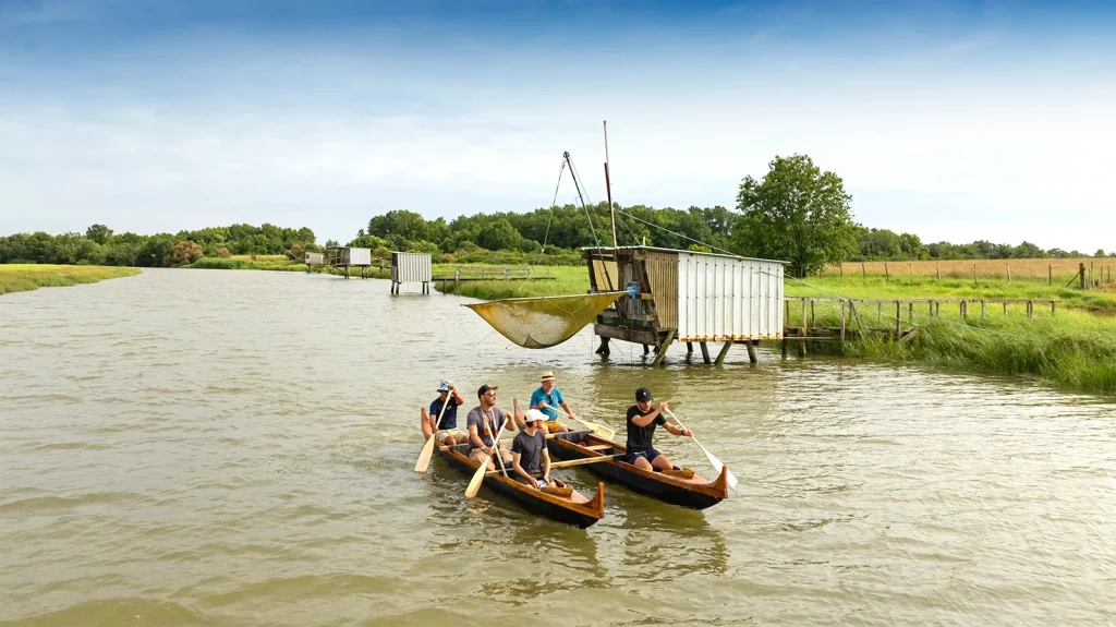 Activités de glisse insolites : la pirogue sur l