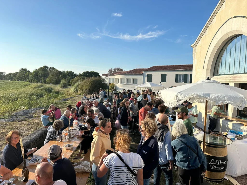 Ambiance conviviale à Festi