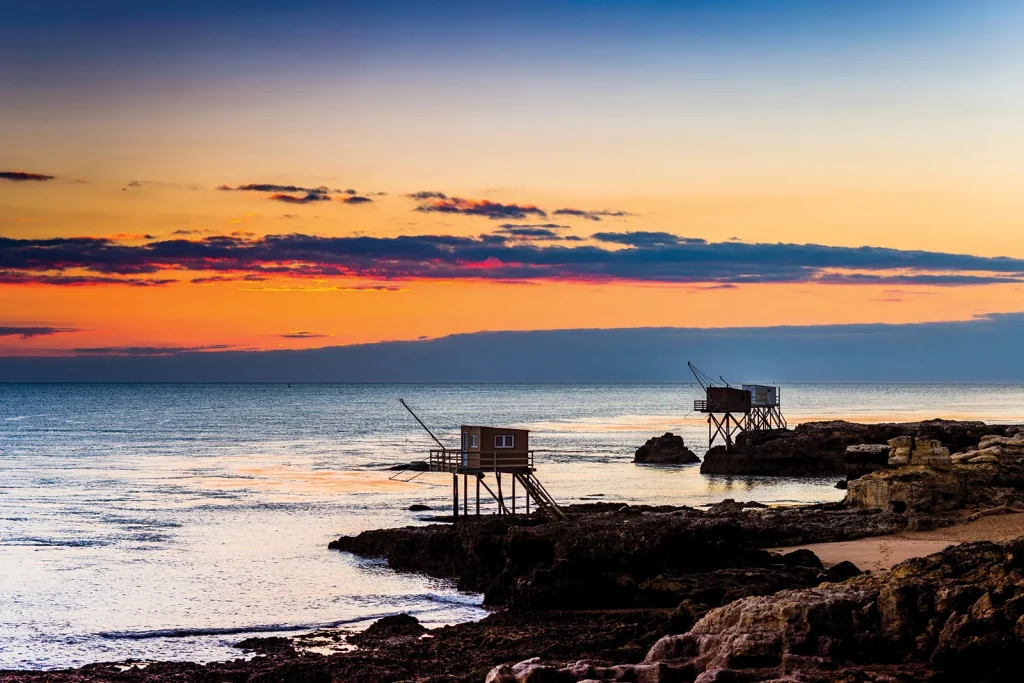 Coucher de soleil sur les carrelets à Saint-Palais-sur-Mer