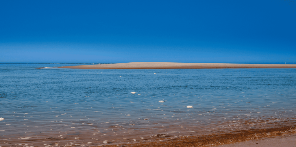 Banc de sable à La Palmyre où se forment régulièrement des baïnes