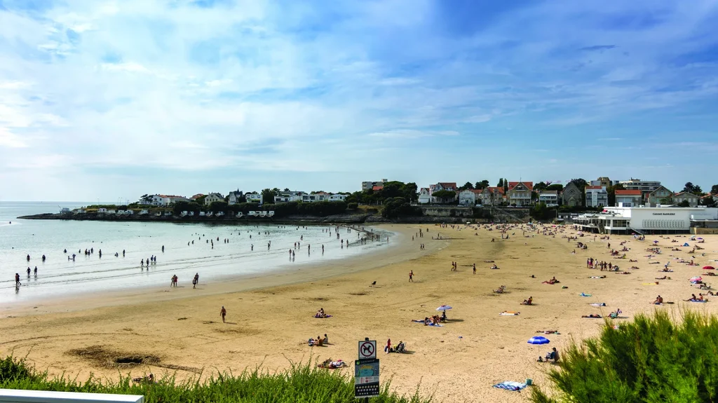 la plage de Pontaillac et son casino