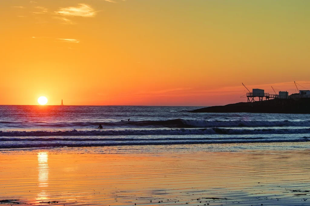 coucher de soleil sur la plage de Pontaillac