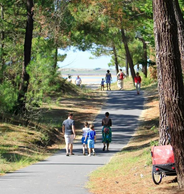 Balades à pied en famille entre mer et forêt à Royan Atlantique
