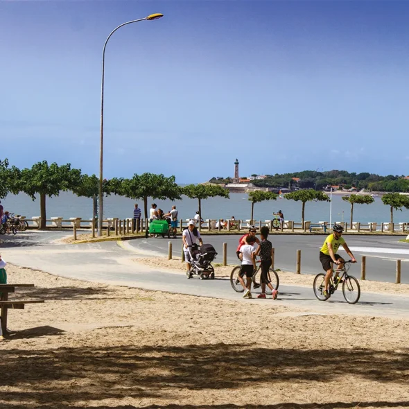 Vélo en famille sur le Canal des 2 Mers à Saint Georges de Didonne