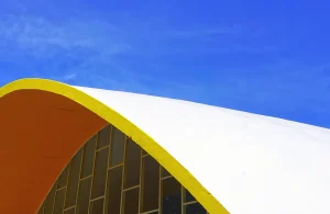 Détail architecture années 50 du marché central de Royan