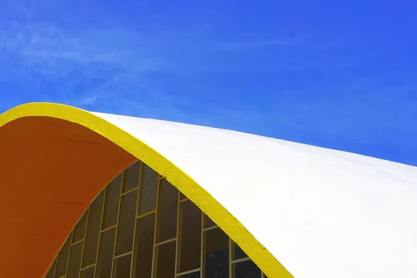 Détail architecture années 50 du marché central de Royan