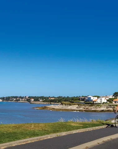 Sur la Vélodyssée pendant un séjour à vélo à Royan