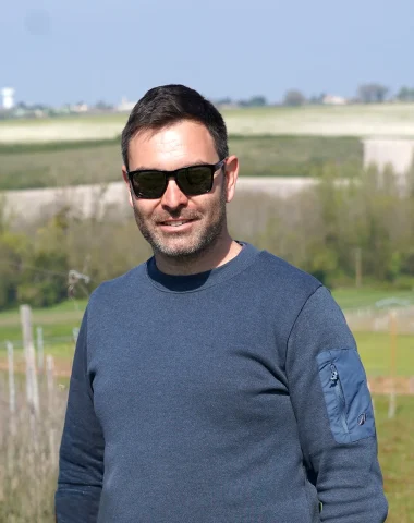 Florian Mossion, vigneron au domaine Le Champ des Vignes